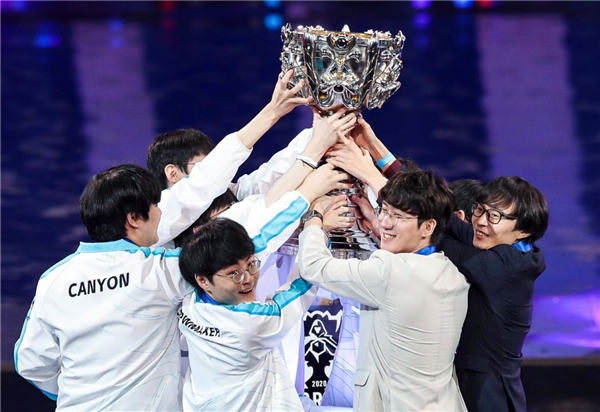 electroNic采访：近来苦苦挣扎，未来难料