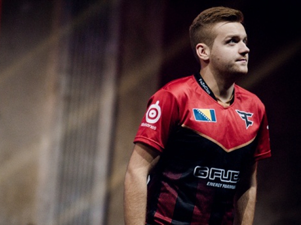 LPL夏季赛W1D3：Angel对位Scout，新人Glfs挑战Tarzan